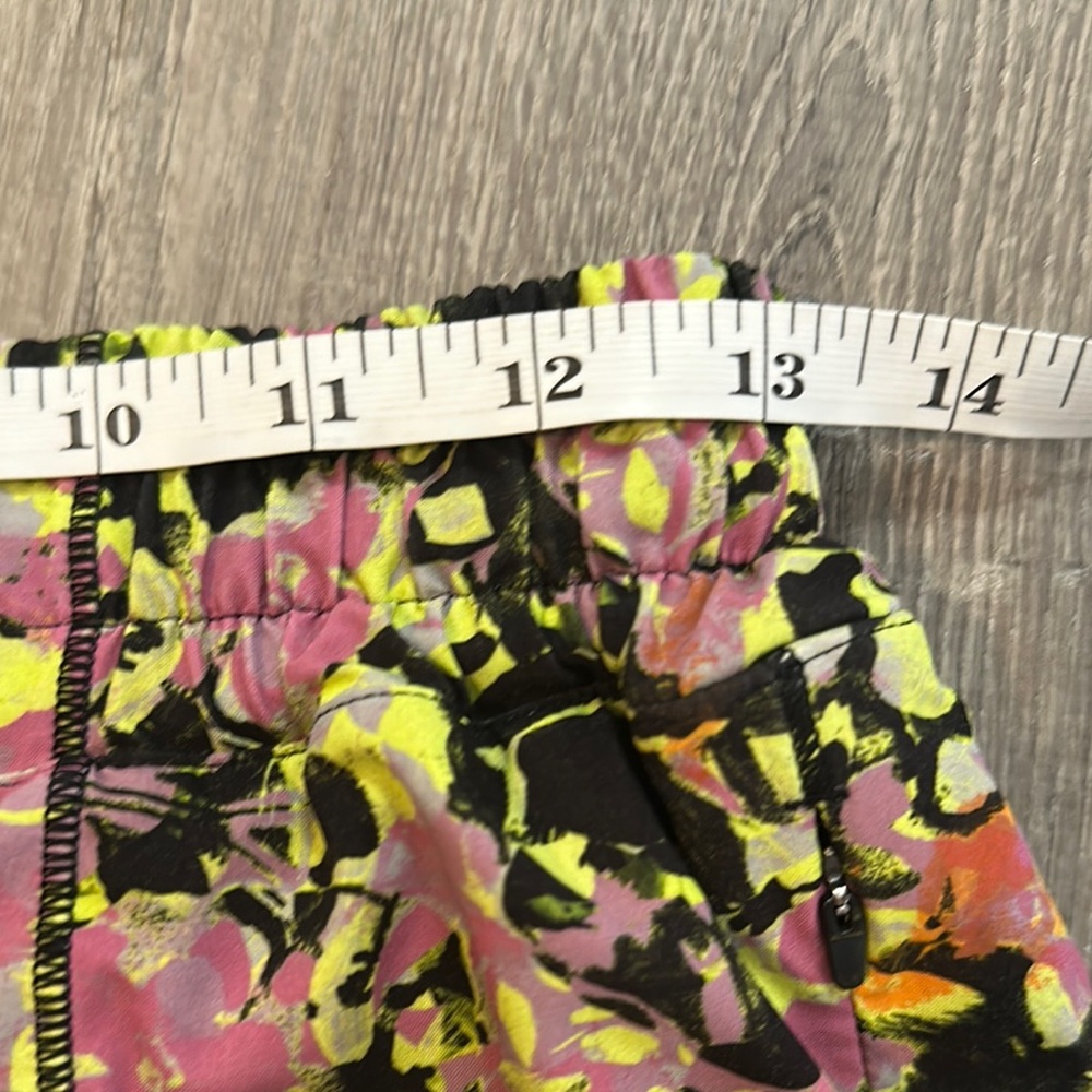 Lululemon Hotty Hot Sz 8 Women's Multicolor Athletic Workout Gym Run Yoga Shorts - Picture 11 of 12